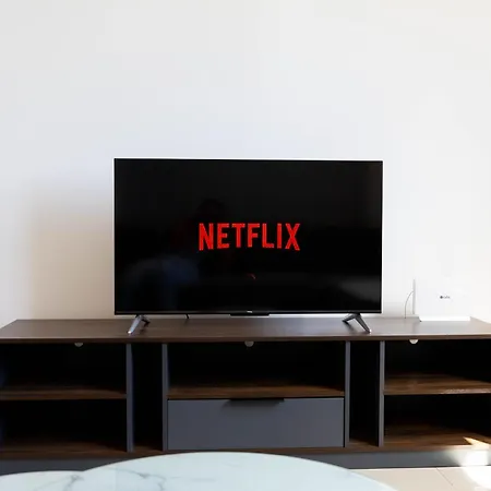 Spacious & Bright With Balcony Apartman