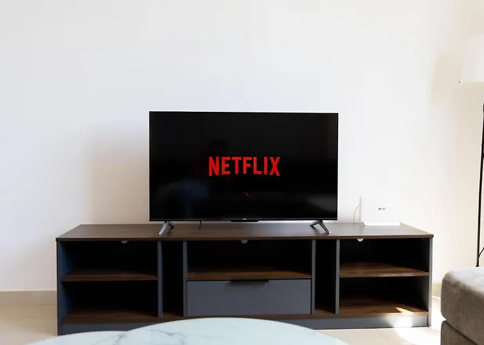 Spacious & Bright With Balcony Apartman