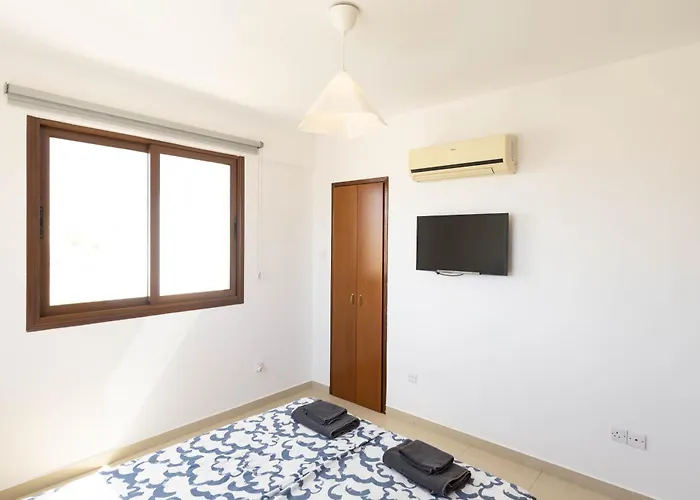 Spacious & Bright With Balcony Apartman *