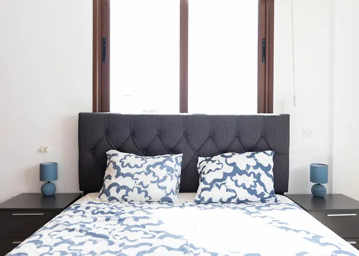 Apartment Spacious & Bright With Balcony *