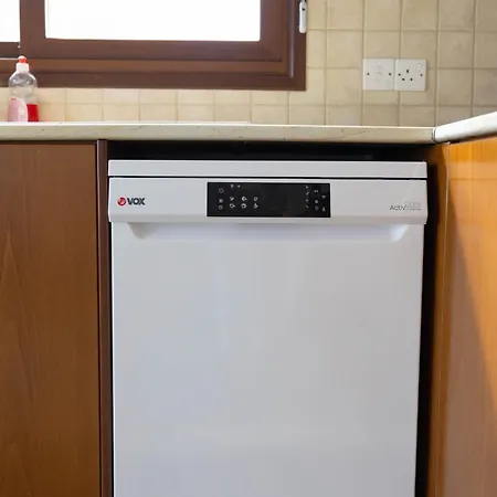 Apartment Spacious & Bright With Balcony Larnaka