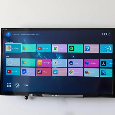 Spacious & Bright With Balcony