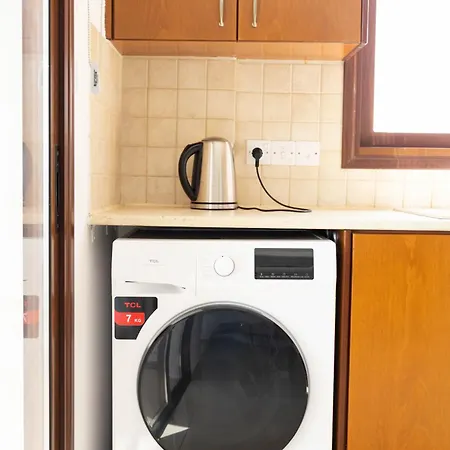 Spacious & Bright With Balcony *